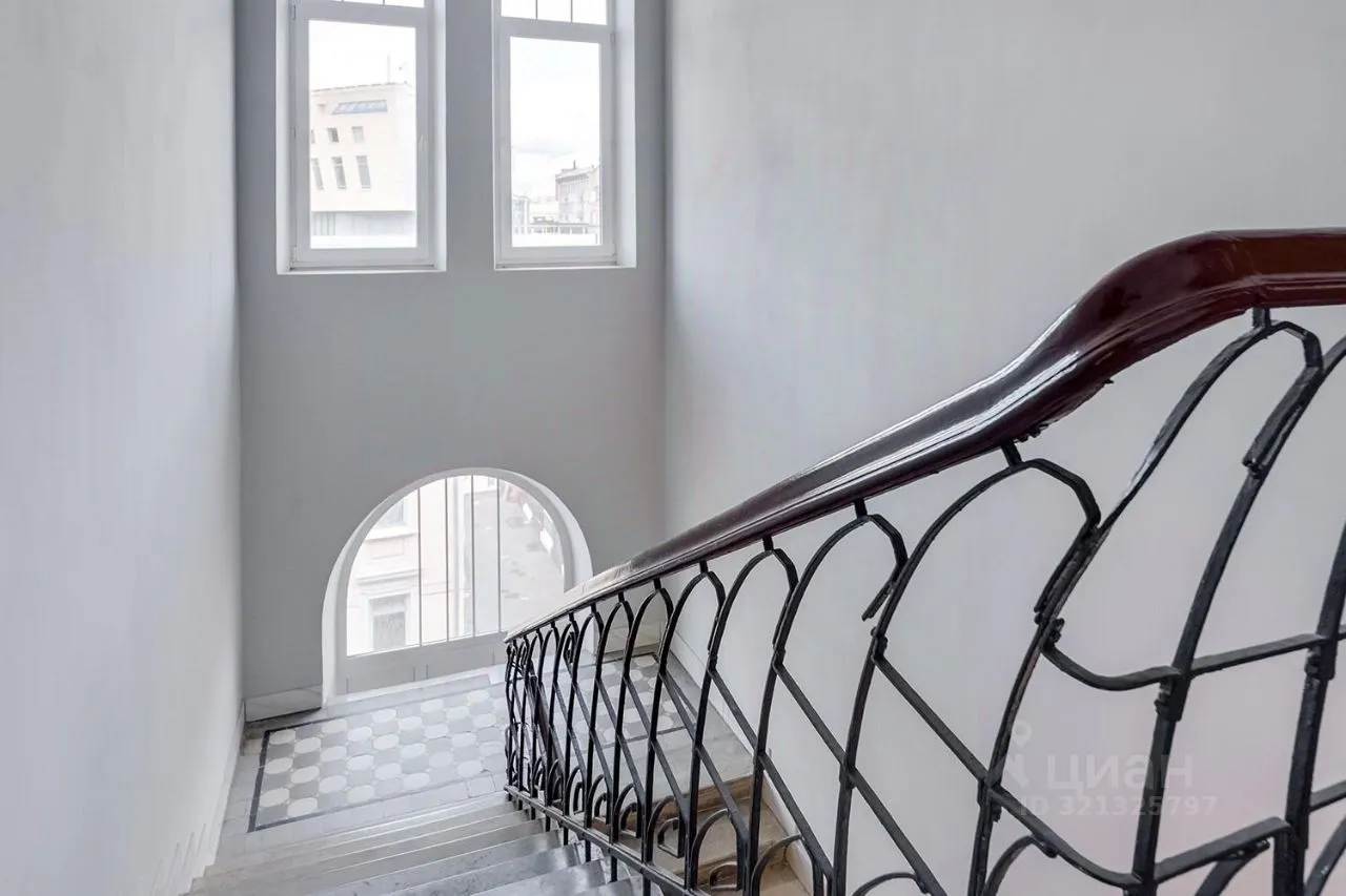 Фото Продажа 3-к квартиры, 210  км.м., 5/6 этаж